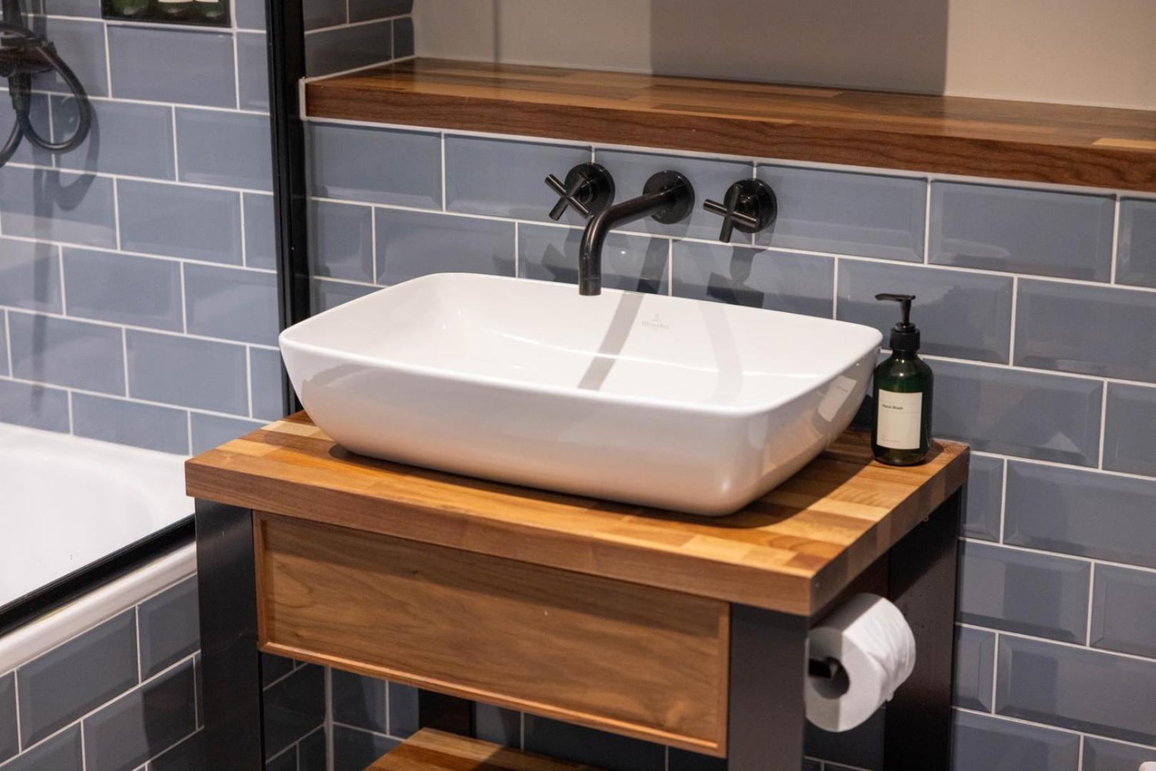 New | Luxury 2bd/2b Wapping Apartamento Londres